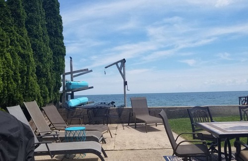 Stony Point Maison | Lakefront! Plage de sable! Pêche au lac Érié! 4BR / kayaks / PRIVÉ !!!