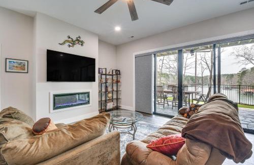 Seneca Appartement | Lakefront Seneca Vacation Rental with Shared Dock!