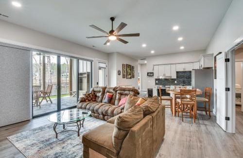 Seneca Appartement | Lakefront Seneca Vacation Rental with Shared Dock!