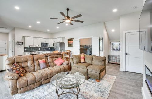 Seneca Appartement | Lakefront Seneca Vacation Rental with Shared Dock!