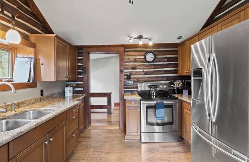 Geneva Maison | Lakefront | Seneca Wine Trail | Hot Tub | Dock