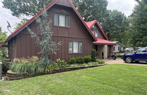 Vinita Maison | LAKEFRONT! Spacious 5-bedroom house on Grand Lake with 3 slip dock
