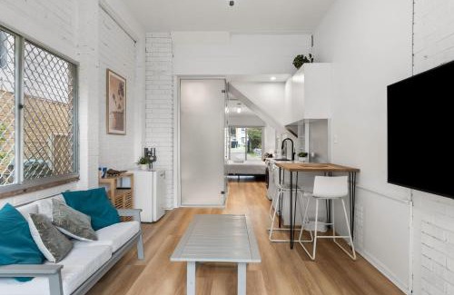 Killarney Vale Maison | Lakefront Suite Studio Killarney Vale