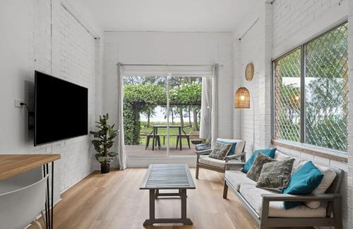 Killarney Vale Maison | Lakefront Suite Studio Killarney Vale