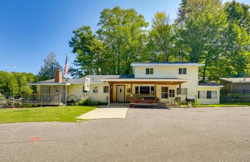 Suring Maison | Lakefront Suring Home with Pool Table and Views!