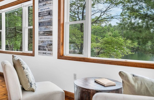 Gray Maison | Lakefront-Swim-Kayak-FirePit-20min to Portland