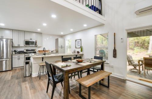 Lone Star Maison | Lakefront Texas Abode with Kayaks, Fire Pit and Patio!