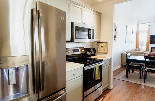 The Islands Maison | Lakefront townhouse w/bbq grill, bicycles, and lots more - Min. 30 days