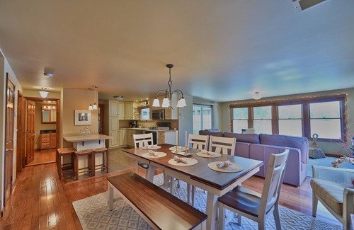 Factoryville Maison | Lakefront Tranquility near Elk Mountain