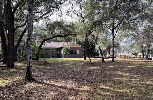 Silver Springs Maison | Lakefront Vacation home in Ocala National Forest