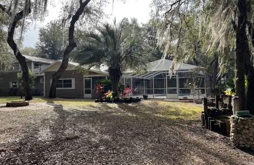 Silver Springs Maison | Lakefront Vacation home in Ocala National Forest