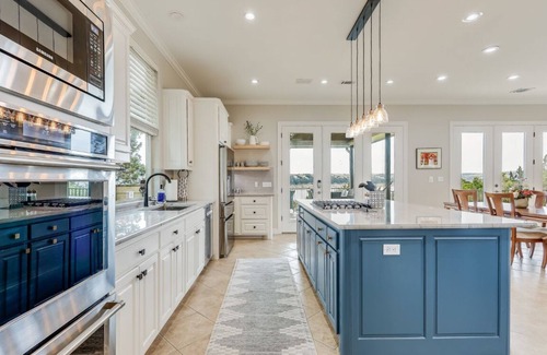Point Venture Maison | Lakefront w gourmet kitchen, open living, multiple decks/patios, hot tub, dock