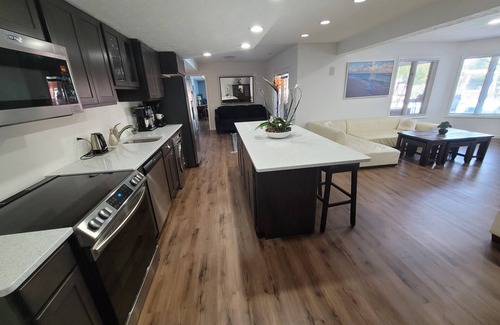 West Omaha Maison | Lakefront walk-out basement with private Pool, Hot Tub, Sauna and Pool Table 🏖