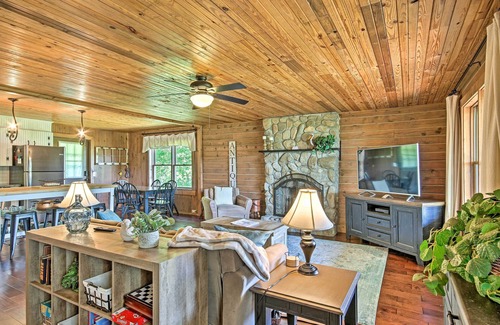 Waterloo Cabine | Lakefront Waterloo Cabin w/ Dock, Kayaks & Grill!