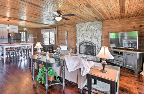 Waterloo Cabine | Lakefront Waterloo Cabin w/ Dock, Kayaks & Grill!