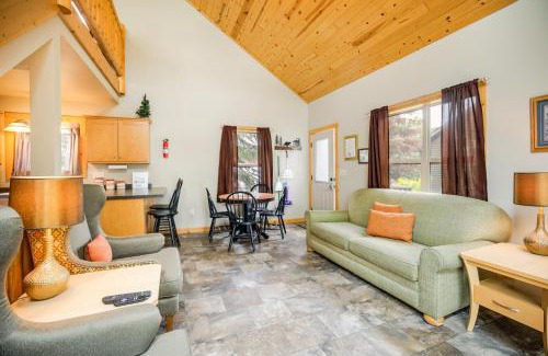 Townsend Maison | Lakefront Wisconsin Cabin Dock, Walk to Beach!