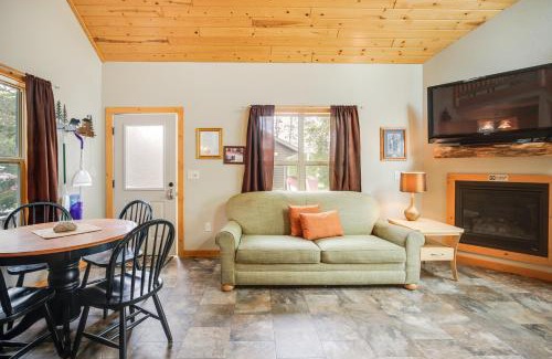Townsend Maison | Lakefront Wisconsin Cabin Dock, Walk to Beach!