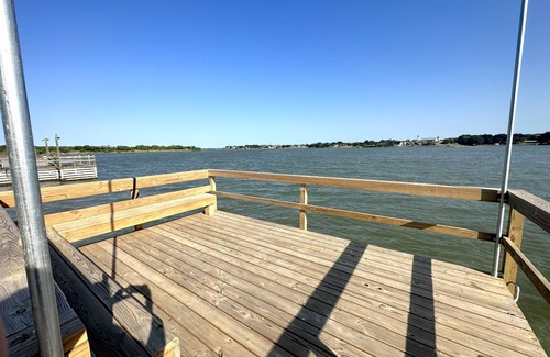 Dinero Maison | Lakehouse at Lake Corpus Christi with pier