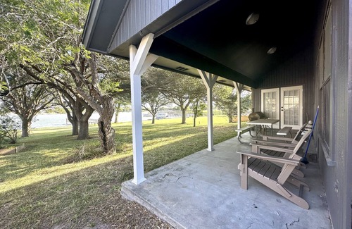 Dinero Maison | Lakehouse at Lake Corpus Christi with pier
