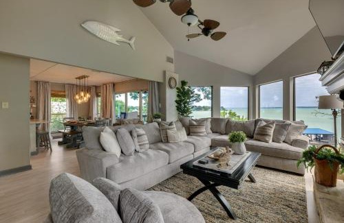 West Livingston Maison | Lakehouse Hot Tub, Waterslide, Game Room and Kayaks