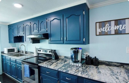 Town of Somerset Cottage | Lakehouse Loft · Private cottage near Niagara Falls with lake view