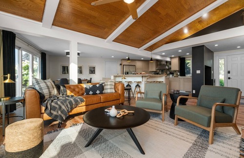 Battle Creek Maison | Lakehouse w/ Heated Pool, Hot Tub, Pontoon, Kayaks, Games