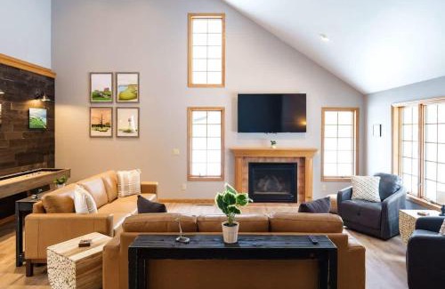 Rome Maison | Lakes and Links Luxury Retreat