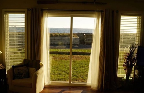 Pleasantville Maison | BORD DE L'EAU AVEC UNE VUE IMPRENABLE SUR LE COUCHER DU SOLEIL!