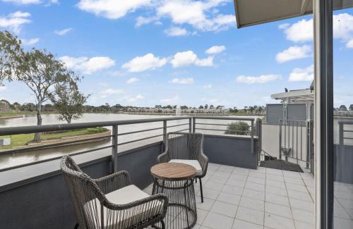 Sanctuary Lakes Maison | Lakeside 3-Bed Family Home with Amazing Views