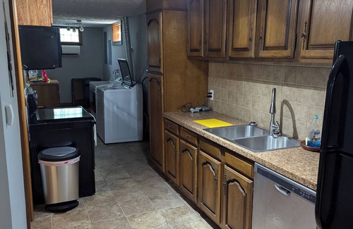 Damascus Maison | Lakeside Acres at Berlin Lake, OH - 4 Bedroom/3 Bath with separable studio apt