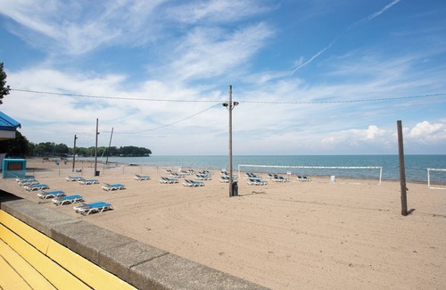 Lake Erie Beach Copropriété | Lakeside Bliss- Close to Highmark Stadium, home of the Bills!