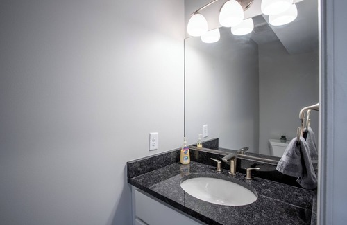 Lake Erie Beach Copropriété | Lakeside Bliss- Close to Highmark Stadium, home of the Bills!