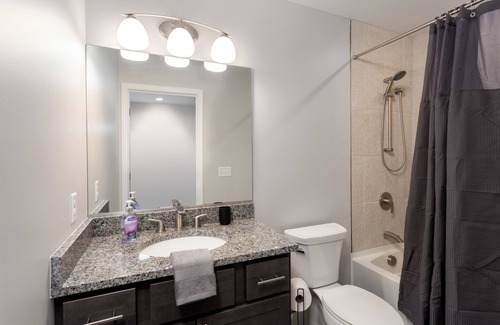 Lake Erie Beach Copropriété | Lakeside Bliss- Close to Highmark Stadium, home of the Bills!