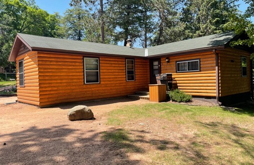 Watersmeet Cabine | Lakeside Cabin on Cisco Chain of Lakes