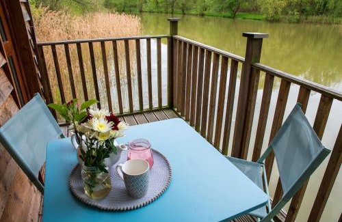 Pitchcombe Cabine | Lakeside Cabin on Stilts- 'Kingfisher'
