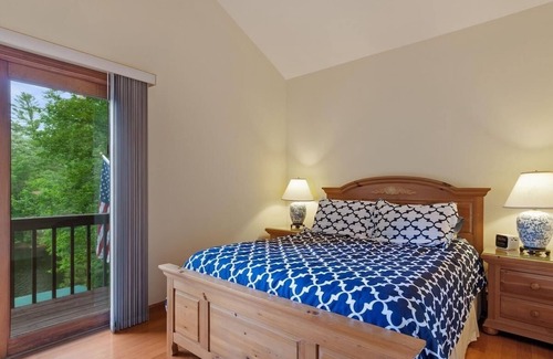 Barnstead Chalet De Ski | Lakeside Charm, Private Beach, Gun Stock, Locke Lake, all season memories