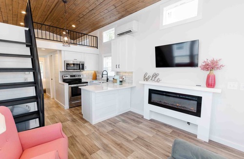 Lincoln Maison | Lakeside Chic: Stylish Family Tiny Home Retreat #2