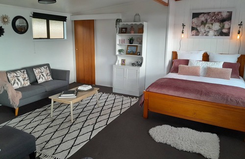 Rotoma Appartement | LAKESIDE COSY STUDIO
