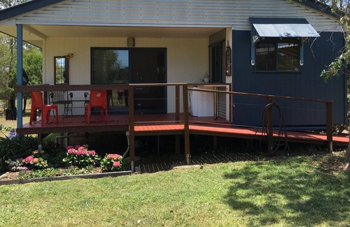 Woodford Cottage | Lakeside Cottage