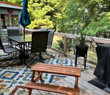 Scottsville Maison | Lakeside cottage w/3 bed, 2 bath & spectacular view!