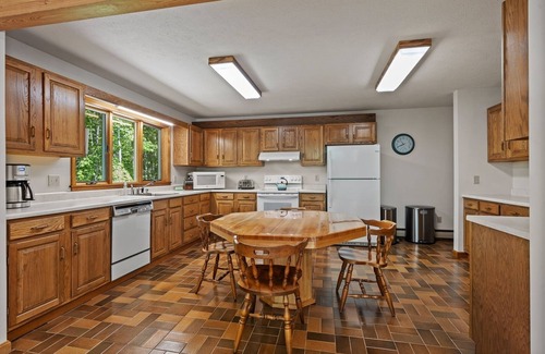 Lyman Maison | Lakeside Elegance: Newly Renovated Retreat on Kennebunk Pond