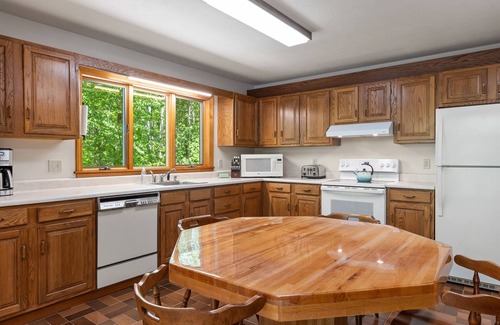 Lyman Maison | Lakeside Elegance: Newly Renovated Retreat on Kennebunk Pond