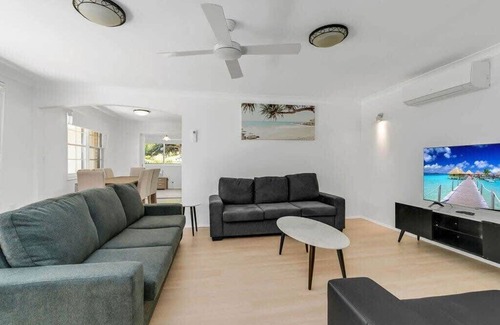 Oak Flats Maison | Lakeside Family Oasis - Oak Flats