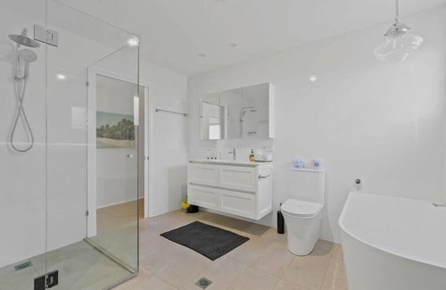 Oak Flats Maison | Lakeside Family Oasis - Oak Flats