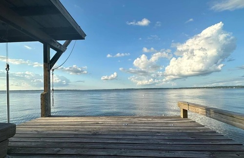 West Livingston Maison | ~ Lakeside Getaway In a Small Town ~