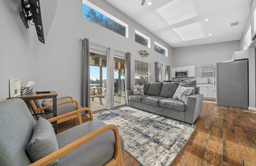 Silver Springs Maison | Lakeside Getaway with Kayaks!