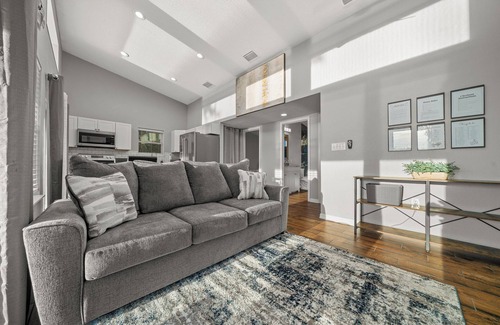 Silver Springs Maison | Lakeside Getaway with Kayaks!