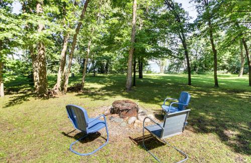 Clitherall Maison | Lakeside Getaway with Dock West Battle Lake Cabin