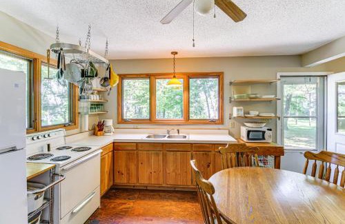 Clitherall Maison | Lakeside Getaway with Dock West Battle Lake Cabin