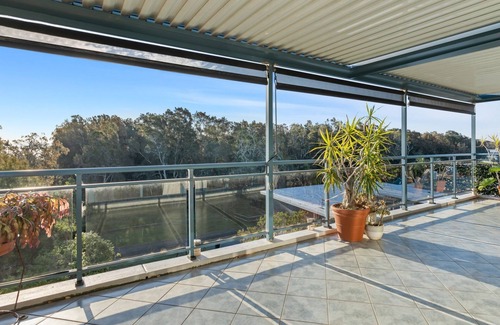 The Entrance Maison | Lakeside Glass House